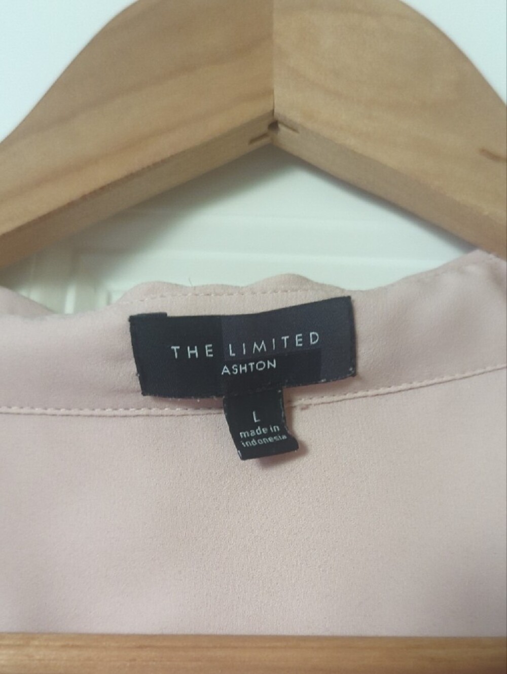The Limited Lightweight Pale Pink Button-Down Blouse - Picture 3 of 4